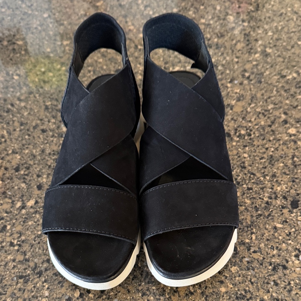 Eileen Fisher Chant Platform Women's Black Sandals
New without box 6.5